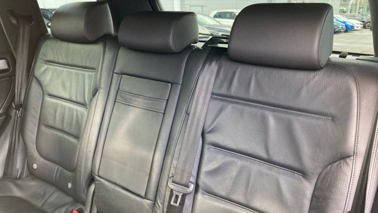 Volkswagen Touareg 3.0 V6 TDI BlueMotion Tech 262 R-Line 5dr Tip Auto Diesel Estate